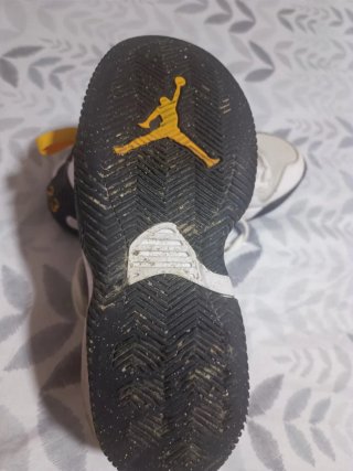Zapatillas Jordan Negras y Blancas