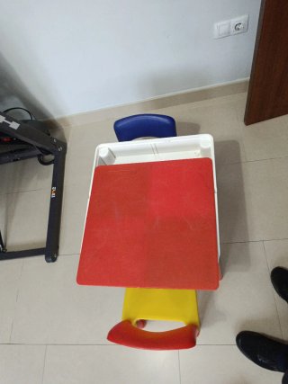 Mesa y Sillas Infantiles