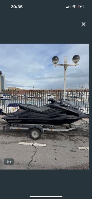 Moto de agua negra (YAMAHA FX CRUISER)