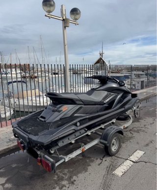 Moto de agua negra (YAMAHA FX CRUISER)