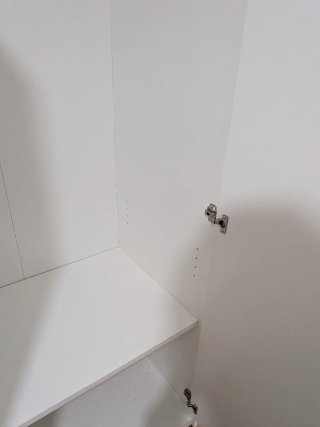 Armario blanco de madera