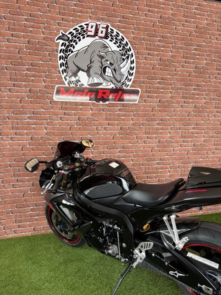 Suzuki GSXR 600 K7