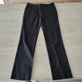 Traje de chaqueta y pantalón negro