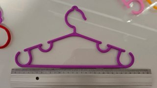27 Perchas Infantiles Plástico (3 Colores)