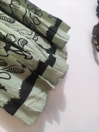 Falda verde con estampado floral