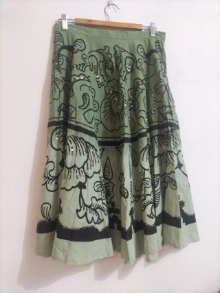 Falda verde con estampado floral