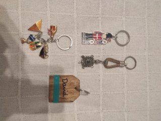 Lote de 4 llaveros: Egipto, Londres, Tortuga, Made