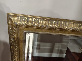 Espejo antiguo dorado con marco tallado
