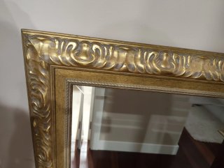 Espejo antiguo dorado con marco tallado