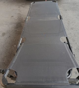 Tumbona plegable negra y gris
