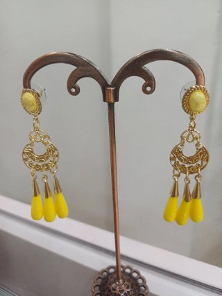 Pendientes flamenca dorados con gotas amarillas