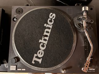 Mesa de mezclas + 2 tocadiscos
