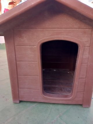 Casa para perro marrón