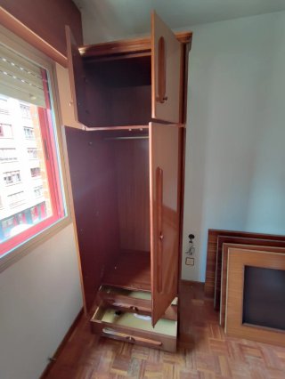 Armario de madera para habitación. 2 unidades.
