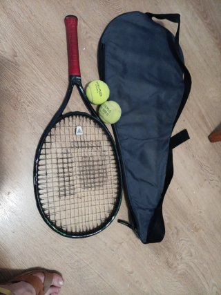 Raqueta de tenis con funda y 2 pelotas