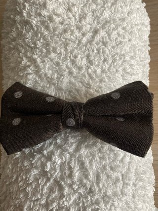 Pajarita Marrón con Puntos Blancos