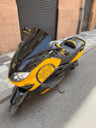 Yamaha TMAX500 Negra y Amarilla