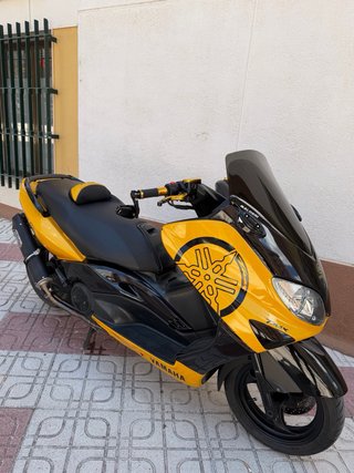 Yamaha TMAX500 Negra y Amarilla