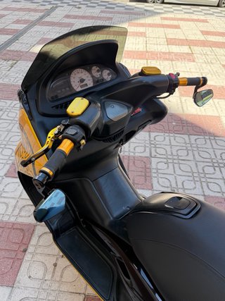 Yamaha TMAX500 Negra y Amarilla