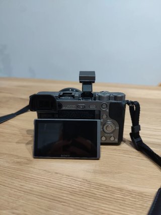 Sony a6000 + 16-50mm + trípode + extras