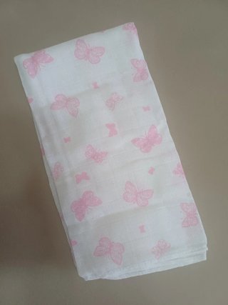 Muselina blanca y rosa mariposas