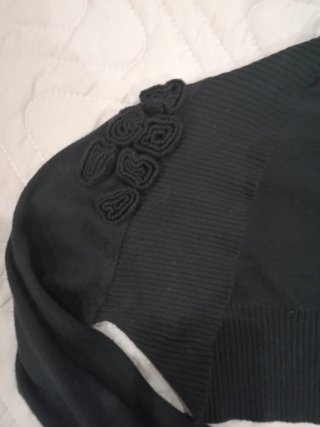 Coprispalla nero con rose