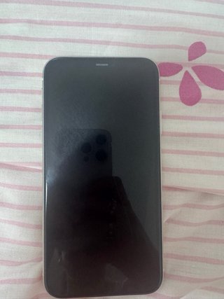 iPhone 11 Blanco, con fundas incluidas