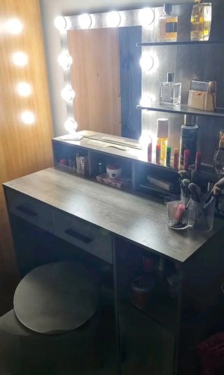 Specchiera trucco scrivania