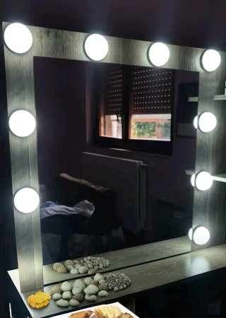 Specchiera trucco scrivania