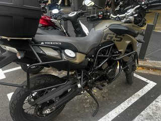 BMW F 800 GS verde militar