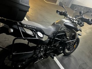 BMW F 800 GS verde militar