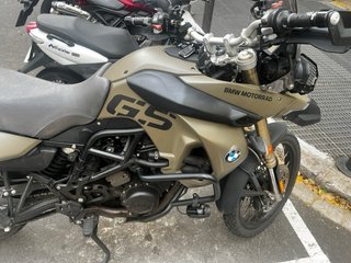 BMW F 800 GS verde militar
