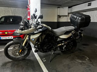 BMW F 800 GS verde militar