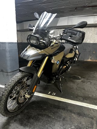 BMW F 800 GS verde militar