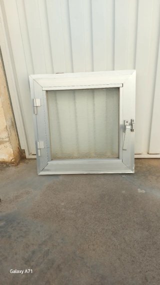 Ventana de aluminium gris 50por50