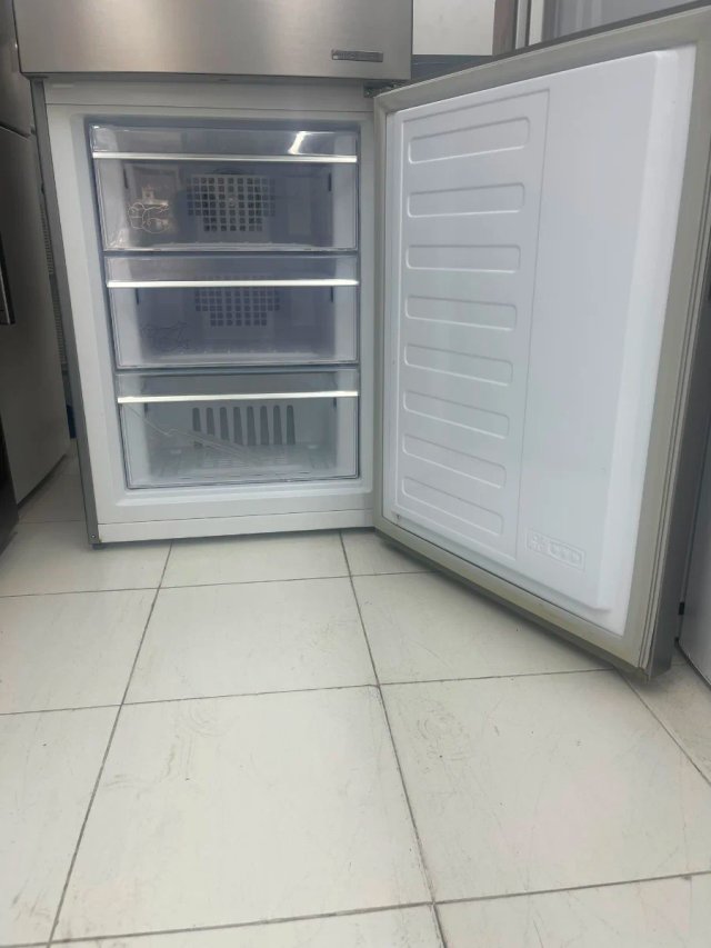 Nevera marca Grundig con garantía Transporte