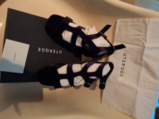 Sandalias Uterqüe terciopelo negras