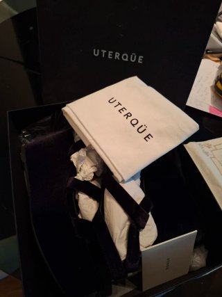 Sandalias Uterqüe terciopelo negras