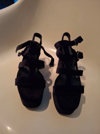 Sandalias Uterqüe terciopelo negras