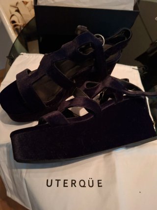Sandalias Uterqüe terciopelo negras