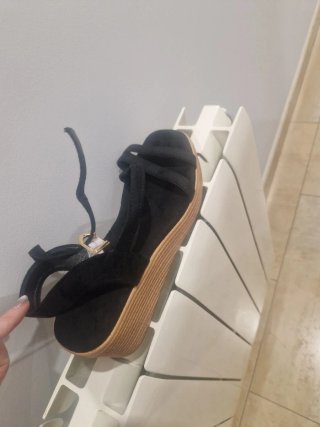 Sandalias negras de tiras