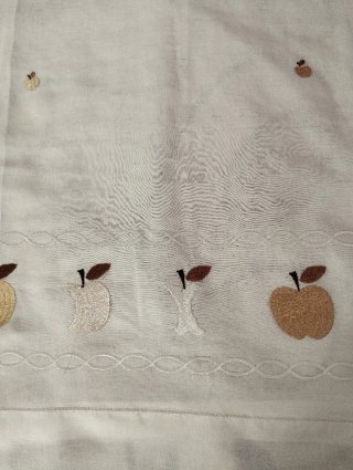Cortina de cocina de lino con manzanas
