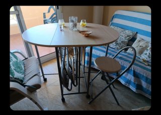 Mesa plegable con 4 taburetes