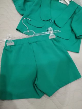 Completo giacca e bermuda verde