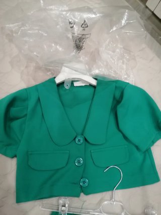 Completo giacca e bermuda verde