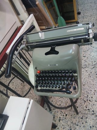 Máquina de escribir Hispano Olivetti Lexicon 80