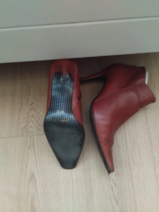 Botines tacón piel marrón/rojo