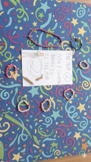 Pulseras hechas a mano por niña
