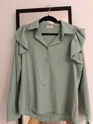 Camisa MUSE verde con volantes