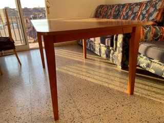 Mesa de comedor de madera